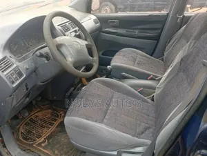 Toyota Picnic 2.0 FWD 2004 Blue