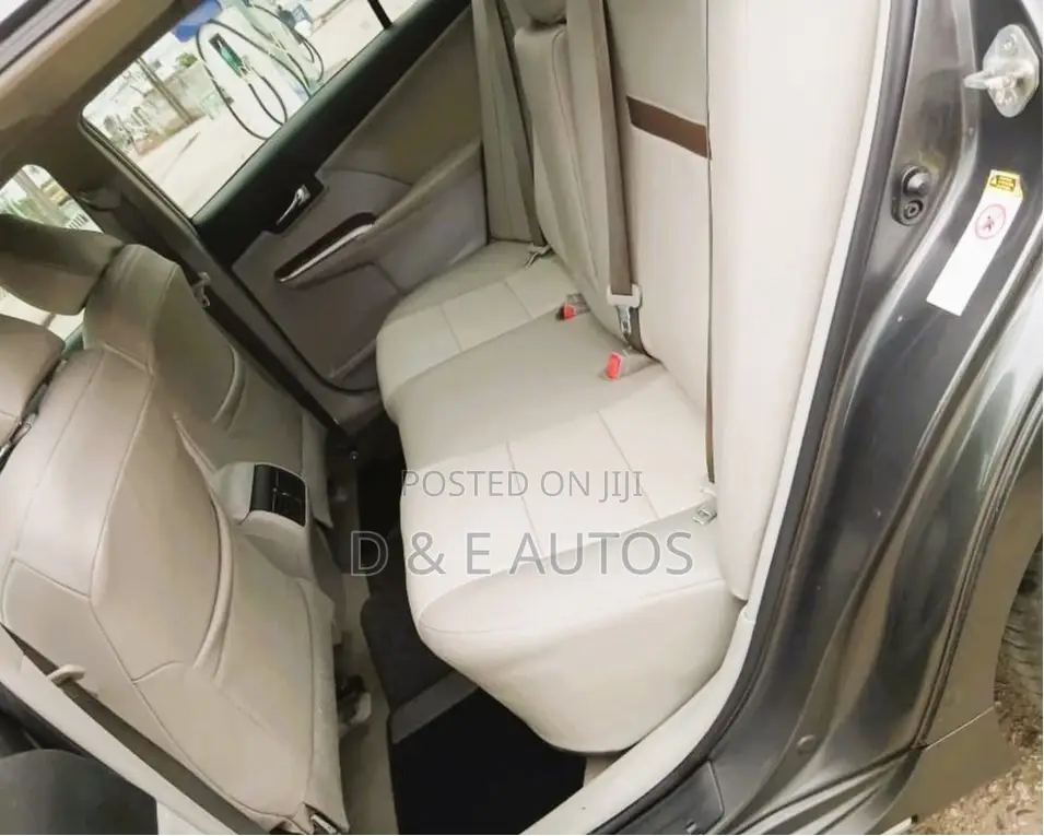 Toyota Camry XLE V6 4dr Sedan (3.5L 6cyl 6A) 2012 Gray