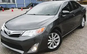 Toyota Camry XLE V6 4dr Sedan (3.5L 6cyl 6A) 2012 Gray