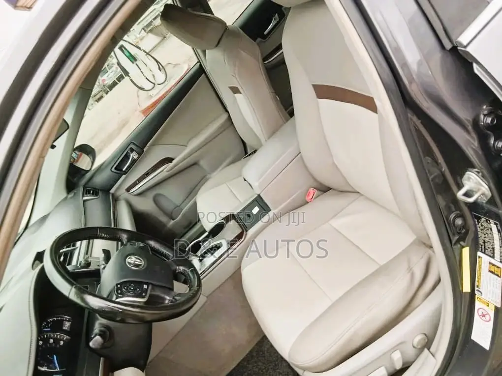 Toyota Camry XLE V6 4dr Sedan (3.5L 6cyl 6A) 2012 Gray
