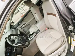 Toyota Camry XLE V6 4dr Sedan (3.5L 6cyl 6A) 2012 Gray