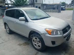 Toyota RAV4 2011 Silver