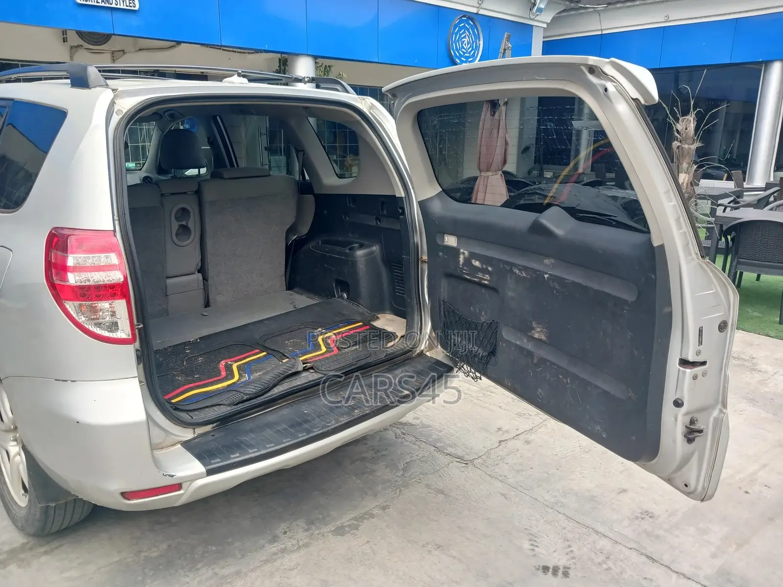Toyota RAV4 2011 Silver