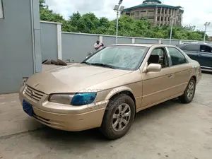 Toyota Camry 1998 Gold