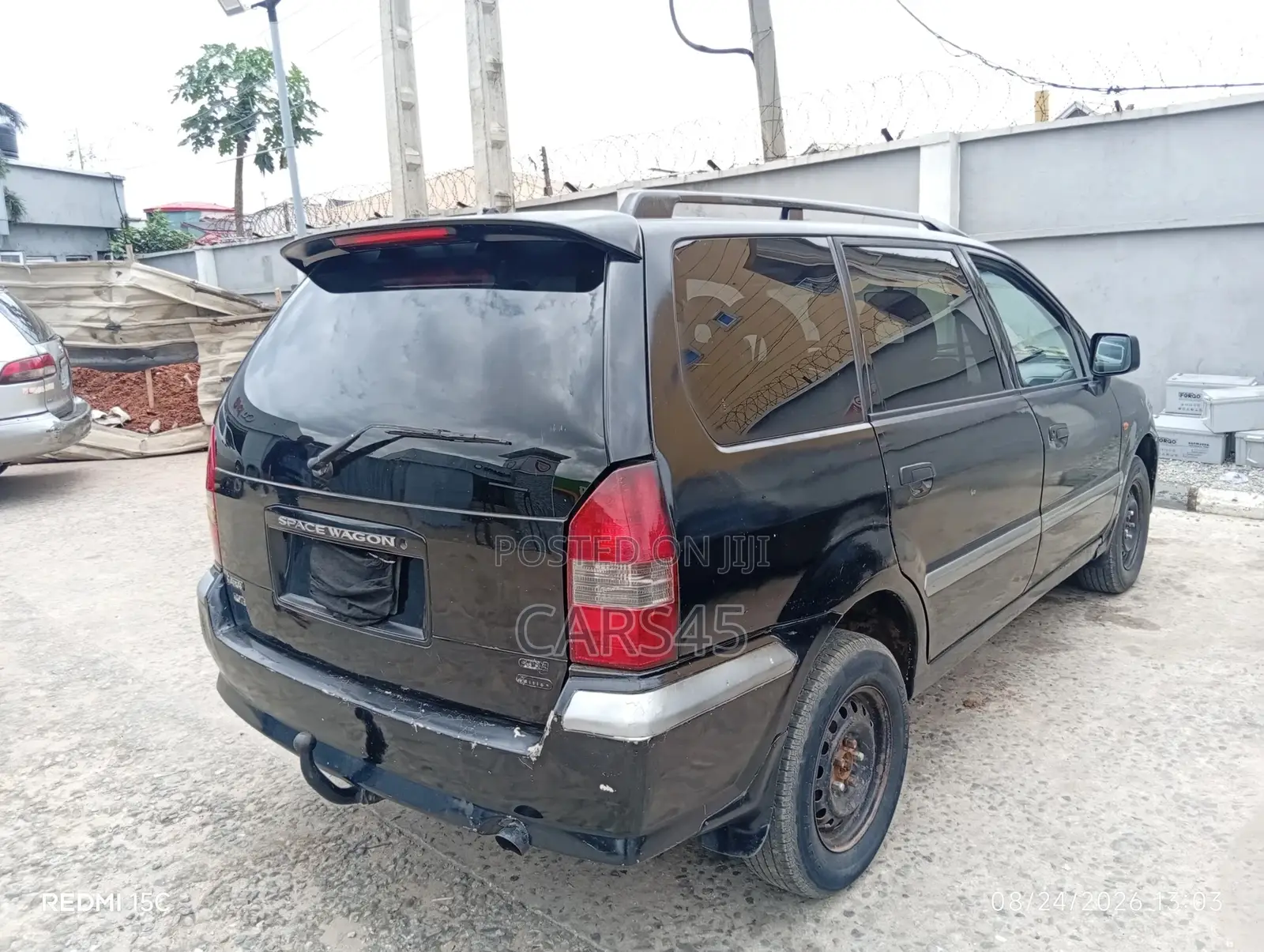 Mitsubishi SpaceWagon 1999 Black