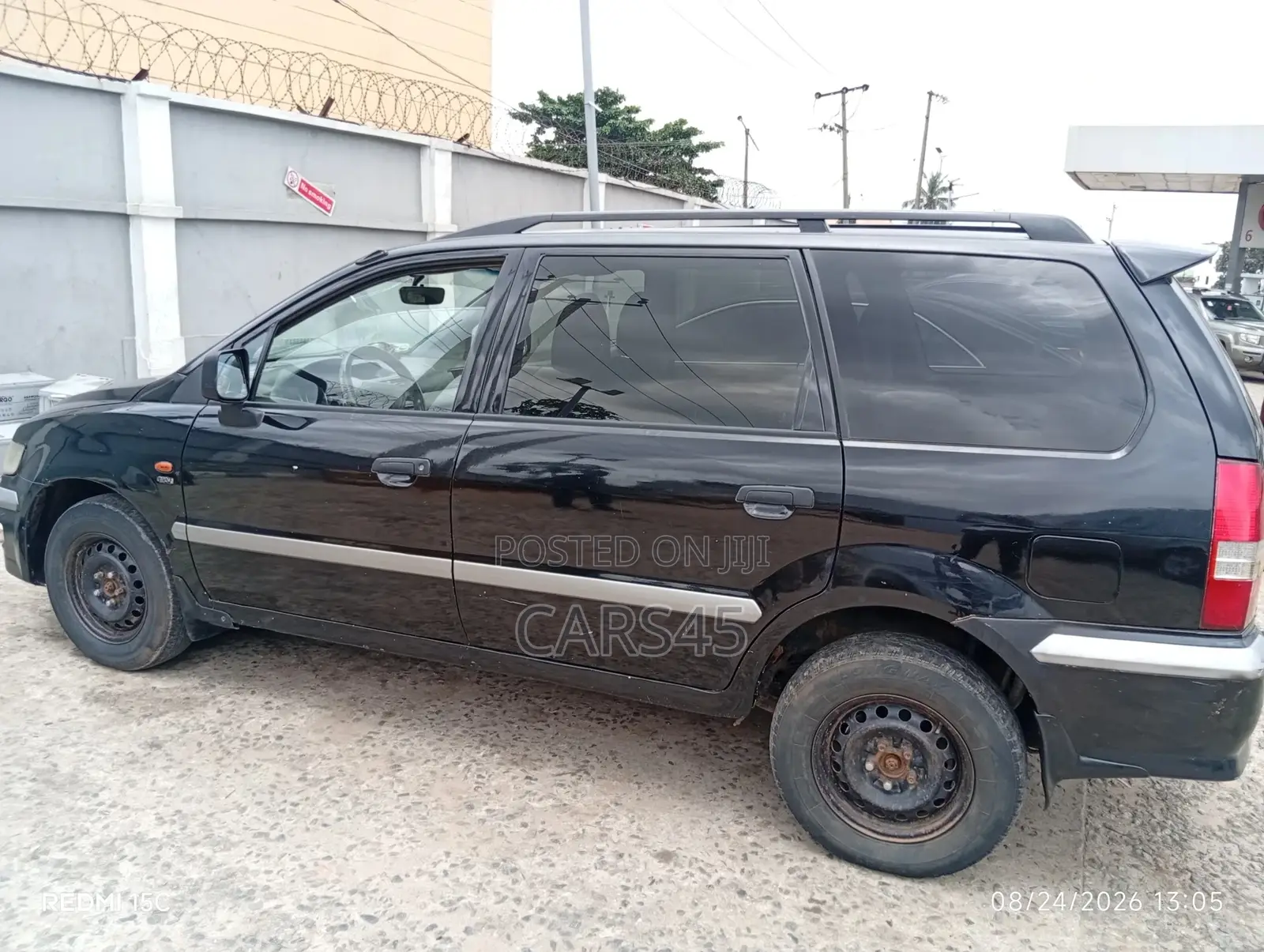 Mitsubishi SpaceWagon 1999 Black