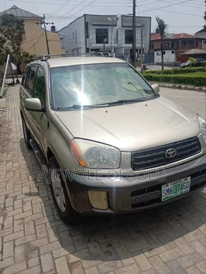 Toyota RAV4 2024 Gold