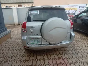 Toyota RAV4 2010 Silver