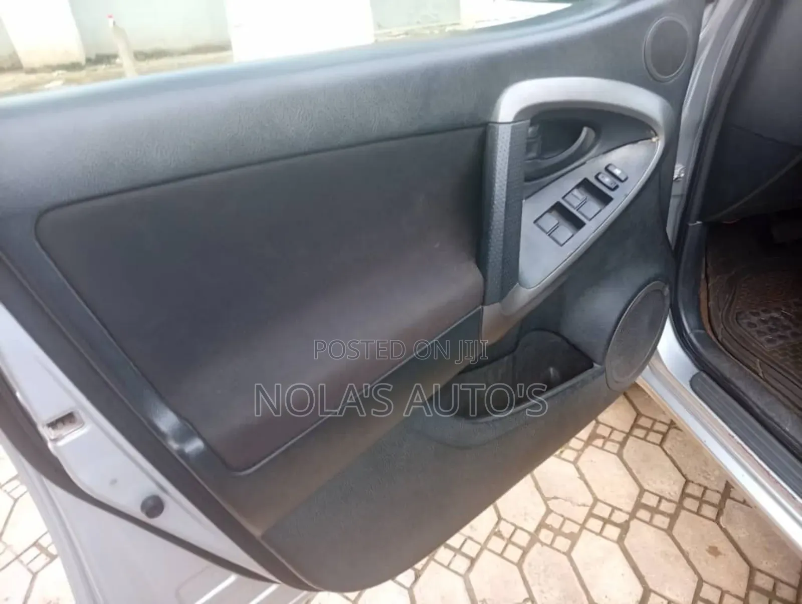 Toyota RAV4 2010 Silver