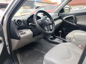 Toyota RAV4 2010 Silver