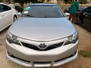 Toyota Camry SE 4dr Sedan (2.5L 4cyl 6A) 2013 Silver