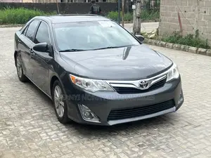 Toyota Camry XLE V6 4dr Sedan (3.5L 6cyl 6A) 2012 Gray