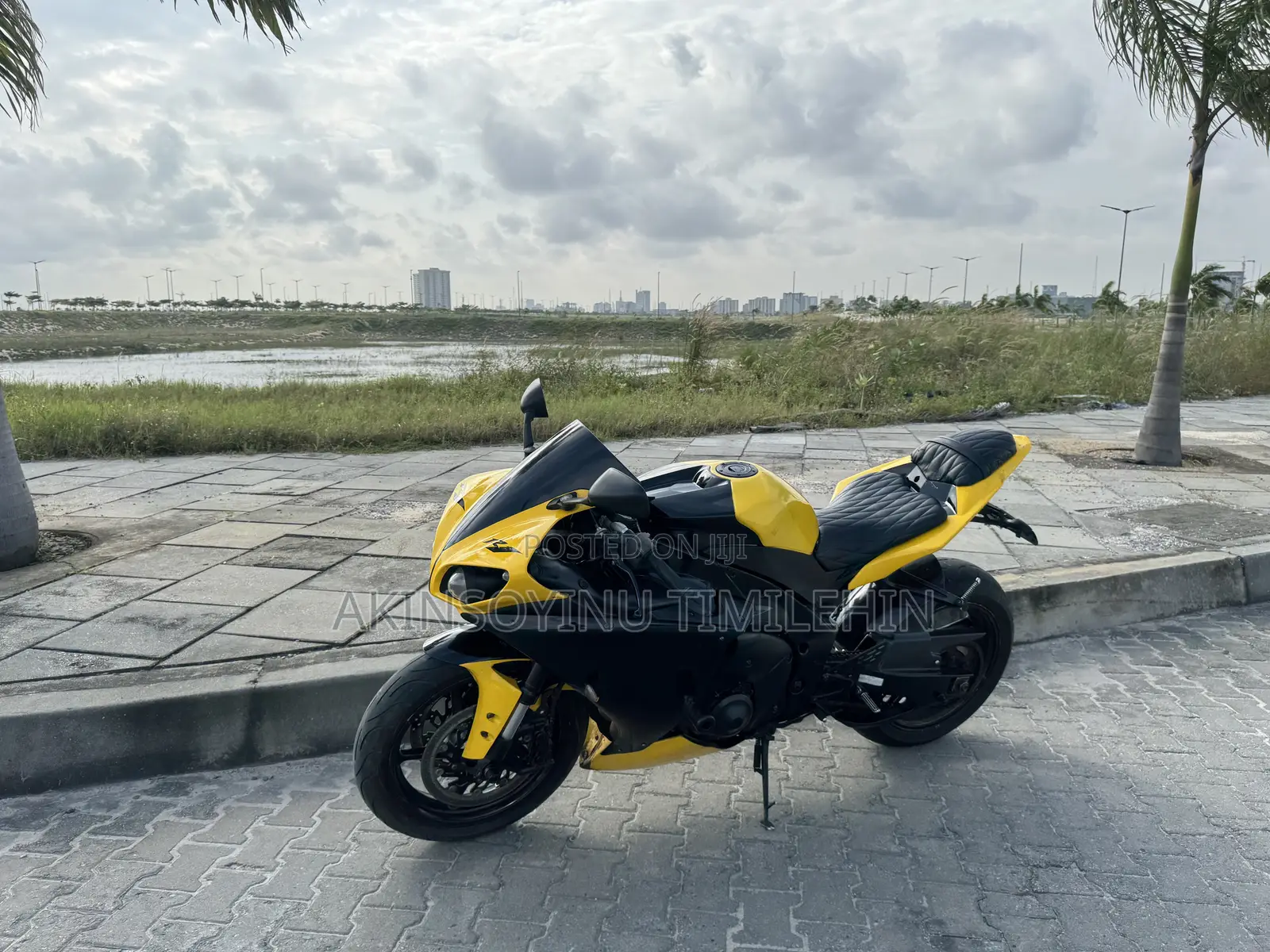 Yamaha R1 2009 Yellow