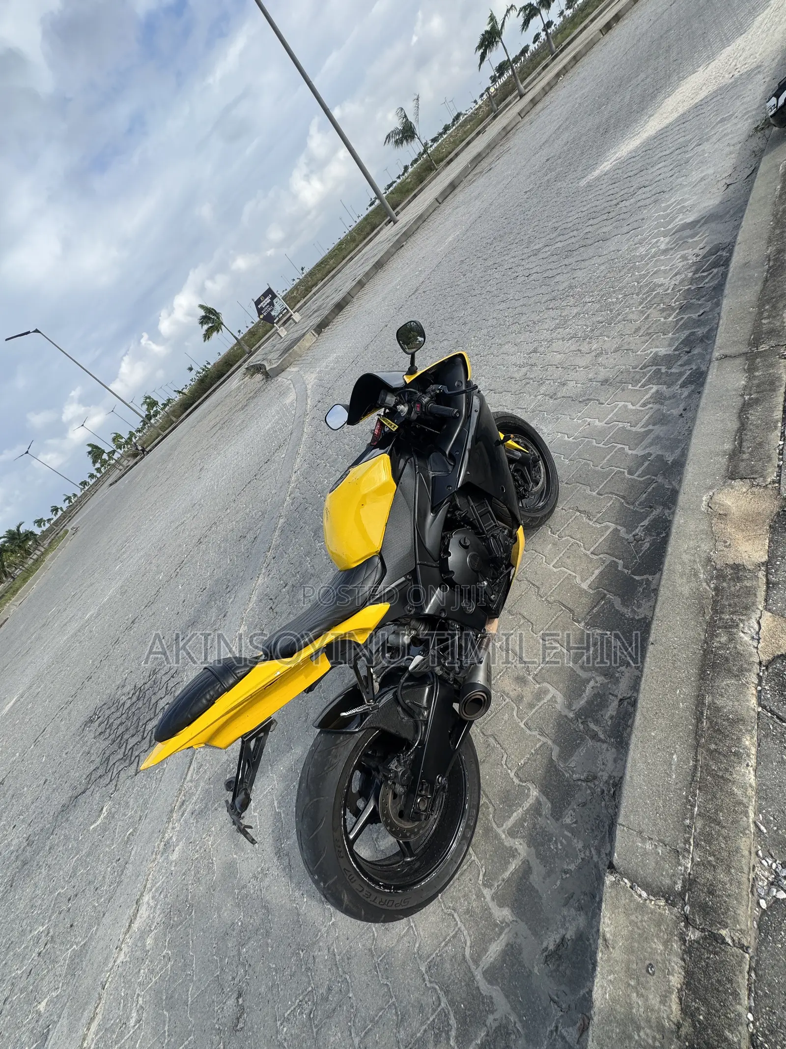 Yamaha R1 2009 Yellow