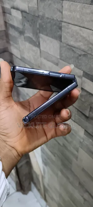 Samsung Galaxy Z Flip4 128 GB Black