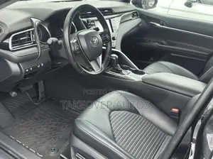 Toyota Camry SE FWD 2020 White