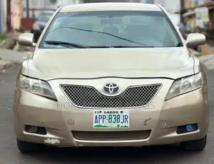 Toyota Camry LE 4dr Sedan (2.4L 4cyl 5A) 2009 Gold