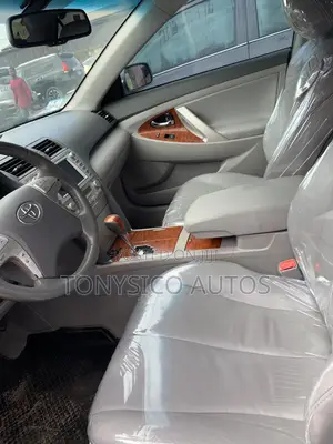 Toyota Camry XLE 4dr Sedan (2.5L 4cyl 6AM) 2010 Silver