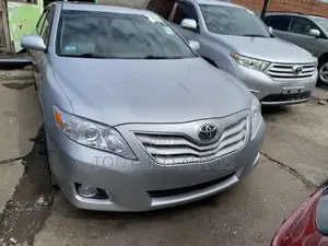 Toyota Camry XLE 4dr Sedan (2.5L 4cyl 6AM) 2010 Silver