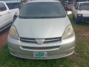 Toyota Sienna 2004 Silver