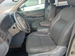 Toyota Sienna 2004 Silver