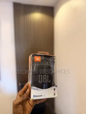 JBL Clip 4