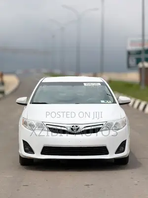 Toyota Camry SE 4dr Sedan (2.5L 4cyl 6A) 2014 White