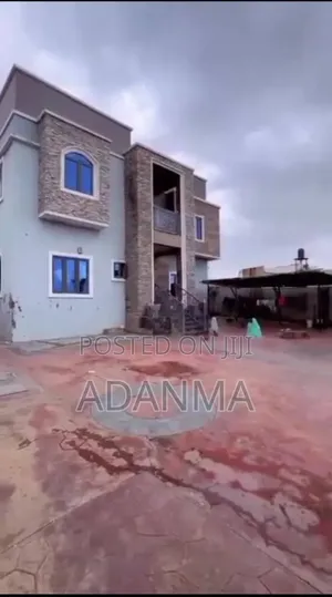 5bdrm Duplex in Sabon Lugbe for sale