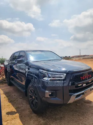 Toyota Hilux 2024 Black