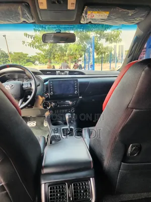 Toyota Hilux 2024 Black