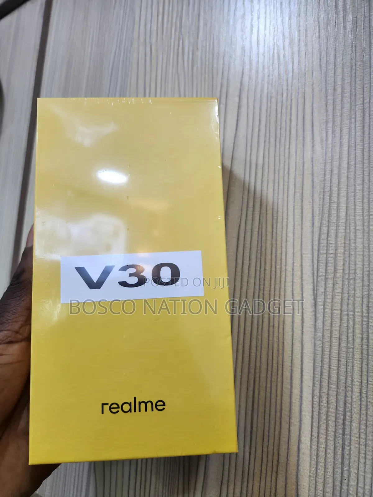 New Realme V30 128 GB Black