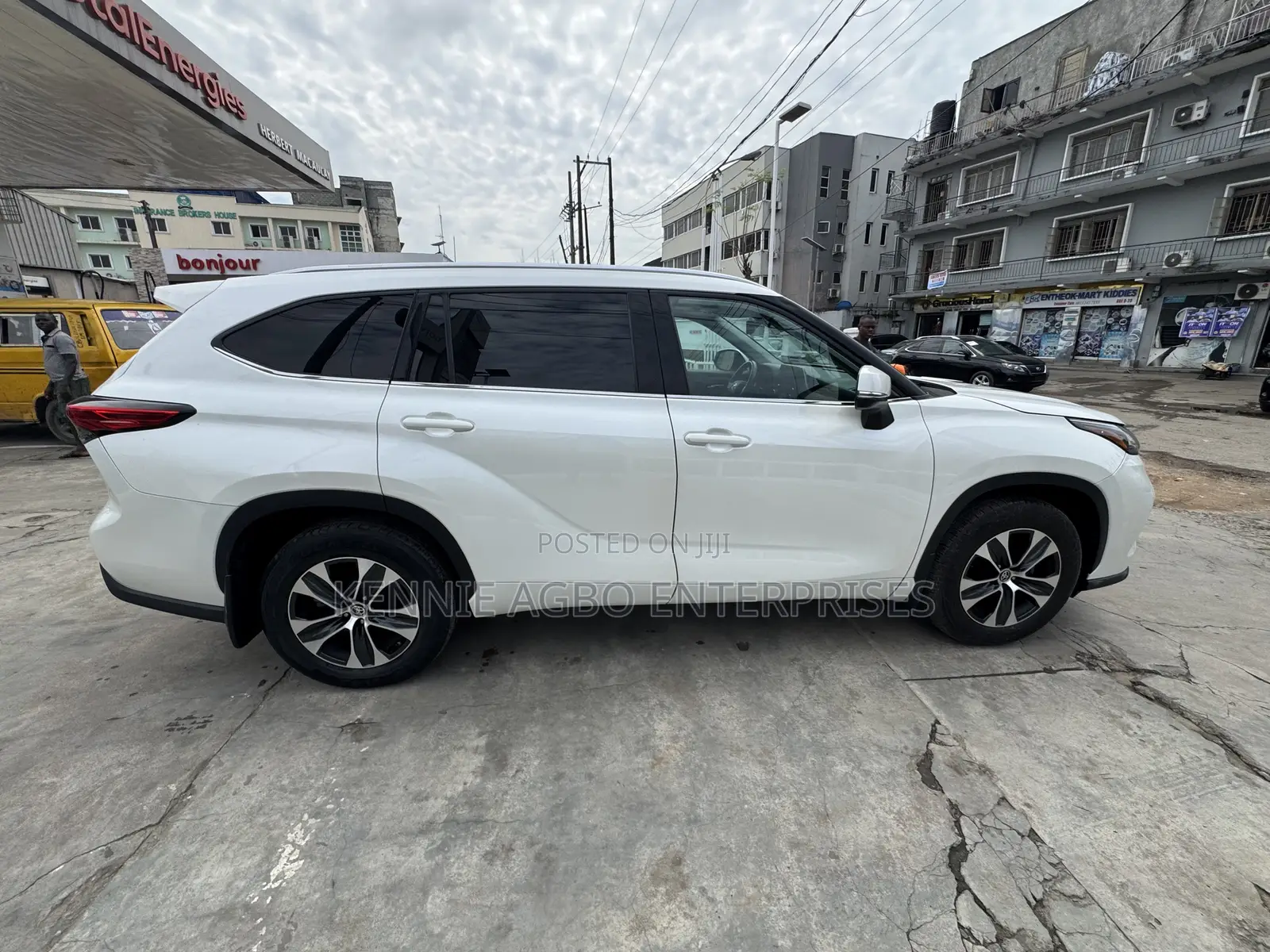 Toyota Highlander XLE 2021 White