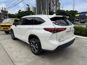 Toyota Highlander XLE 2021 White