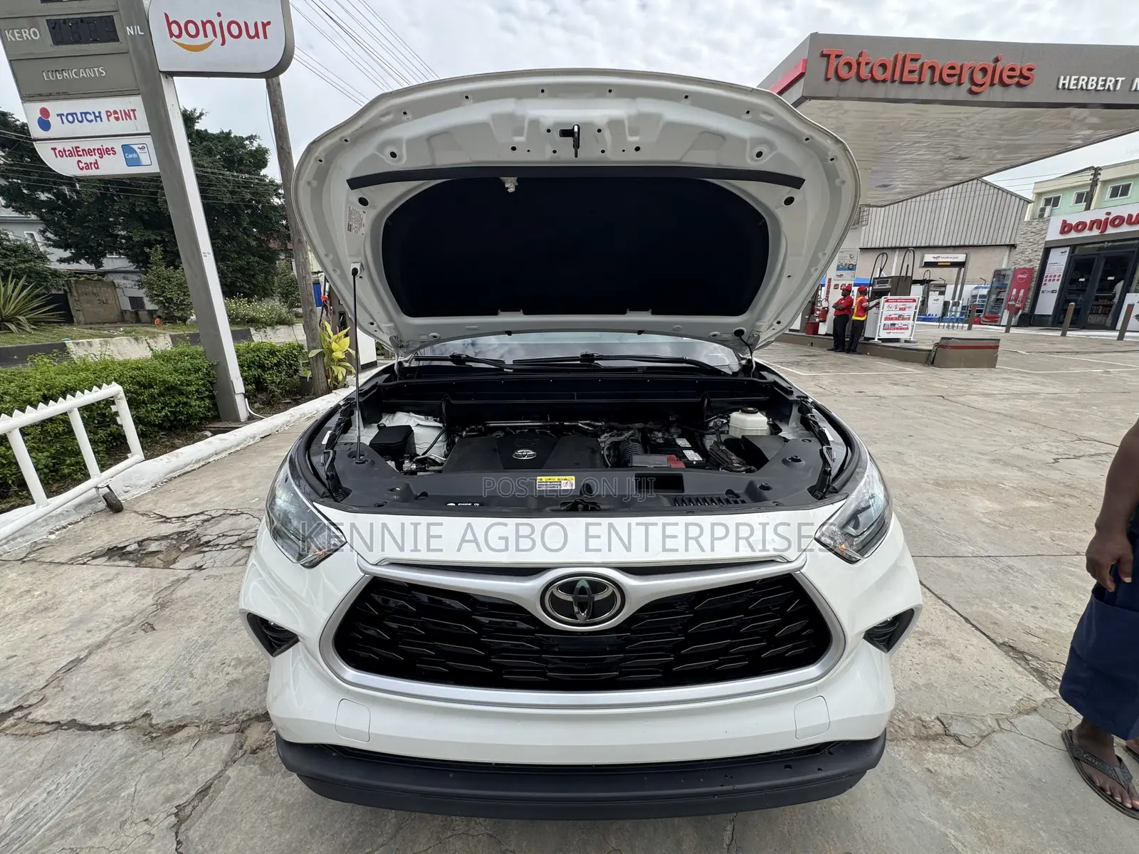 Toyota Highlander XLE 2021 White