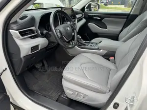 Toyota Highlander XLE 2021 White