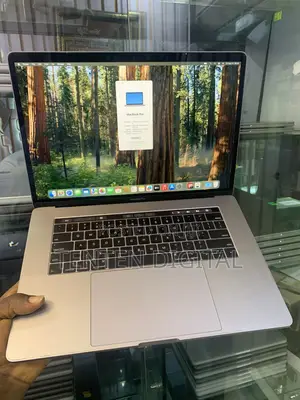 Laptop Apple MacBook Pro 2018 16GB Intel Core i9 SSD 512GB