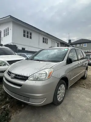 Toyota Sienna LE AWD 2005 Gold