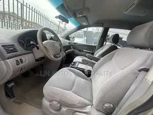 Toyota Sienna LE AWD 2005 Gold