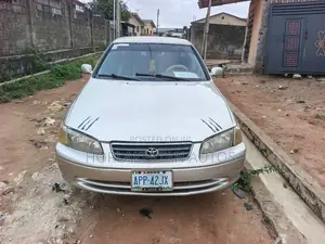 Toyota Camry LE 4dr Sedan (2.4L 4cyl 5M) 2002 Gold