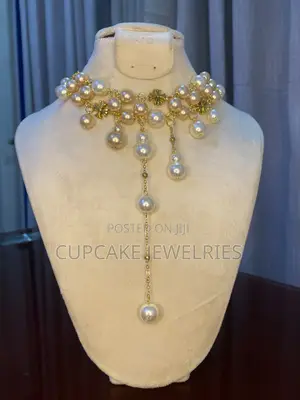 Pearl Neck Apiece
