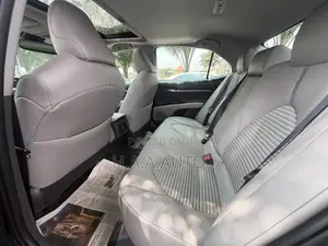 Toyota Camry SE FWD (2.5L 4cyl 8AM) 2018 Black