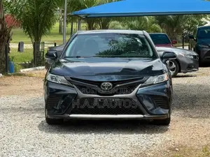 Toyota Camry SE FWD (2.5L 4cyl 8AM) 2018 Black