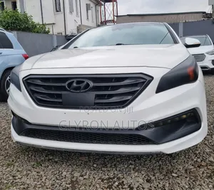 Hyundai Sonata Sport 2.0T Sedan FWD (2.0L 4cyl 6A) 2017 White