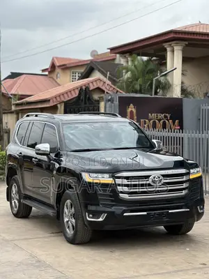 Toyota Land Cruiser LC300 2023 Black