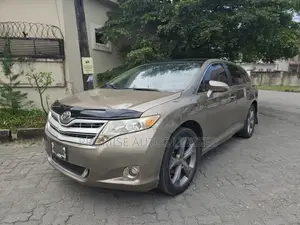 Toyota Venza XLE 2011 Gold