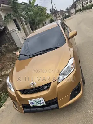 Toyota Matrix 2010 Gold