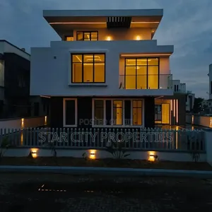 5bdrm Duplex in Lakeview 2 Estate for sale