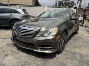 Mercedes-Benz E350 Base 4Matic Sedan AWD (3.5L 6cyl 7A) 2011 Brown