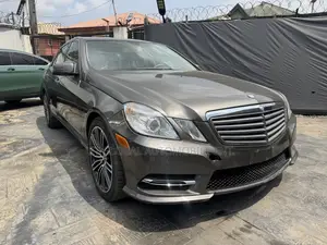 Mercedes-Benz E350 Base 4Matic Sedan AWD (3.5L 6cyl 7A) 2011 Brown