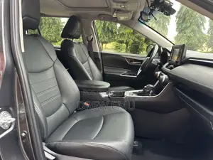 Toyota RAV4 XLE 2021 Gray